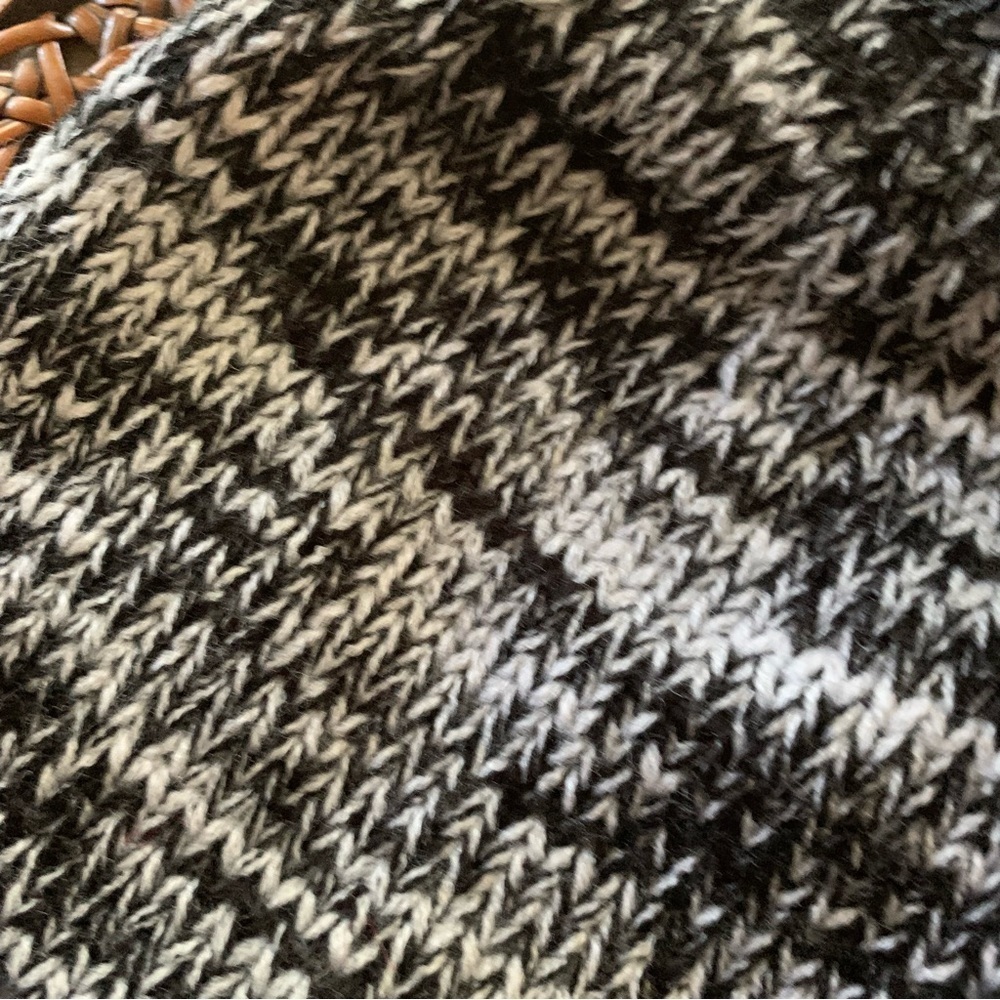 FRYE | NWT Black Charcoal White Marled Beanie with Pom Pom OS - Picture 4 of 15